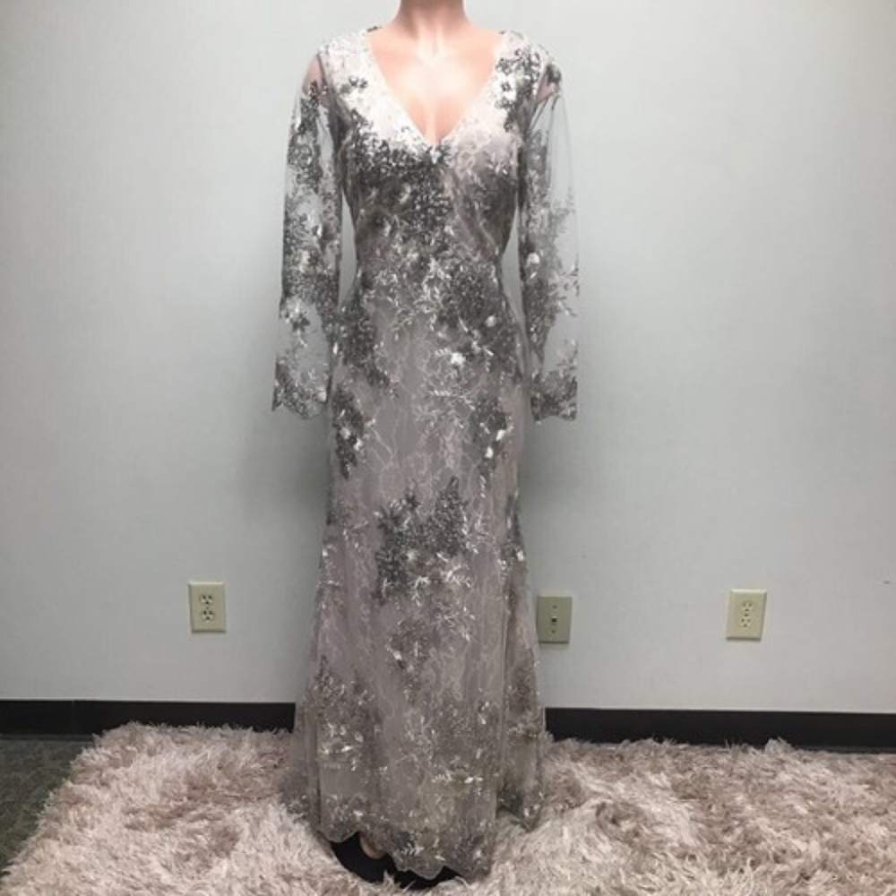 MAC DUGGAL Embellished V-Neck Illusion Long Sleeve Gown NEW Size 12 Taupe Lace
